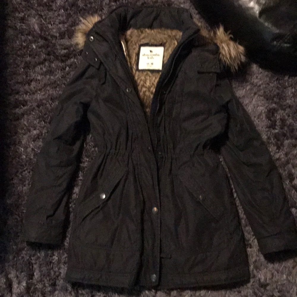 EUC Ambercrombie Kids Adirondack Fur Lined coat.